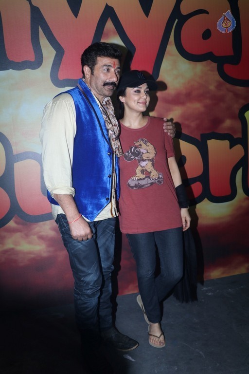 Bhaiyyaji Superhit Film On Location - 14 / 35 photos