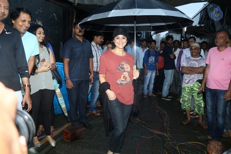 Bhaiyyaji Superhit Film On Location - 15 / 35 photos