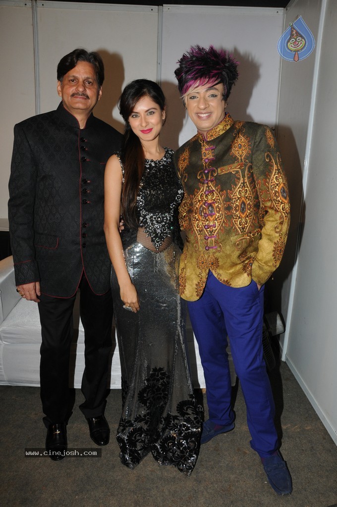 Bipasha Basu at Rohit Verma Fashion Show  - 25 / 43 photos