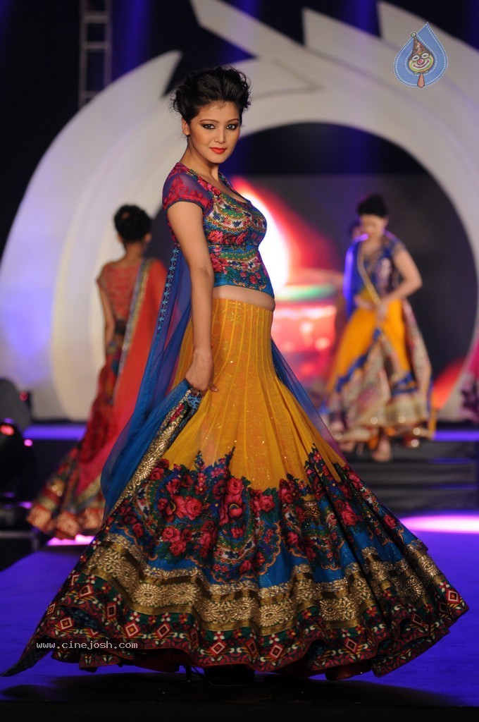 Bipasha Basu at Rohit Verma Fashion Show  - 40 / 43 photos