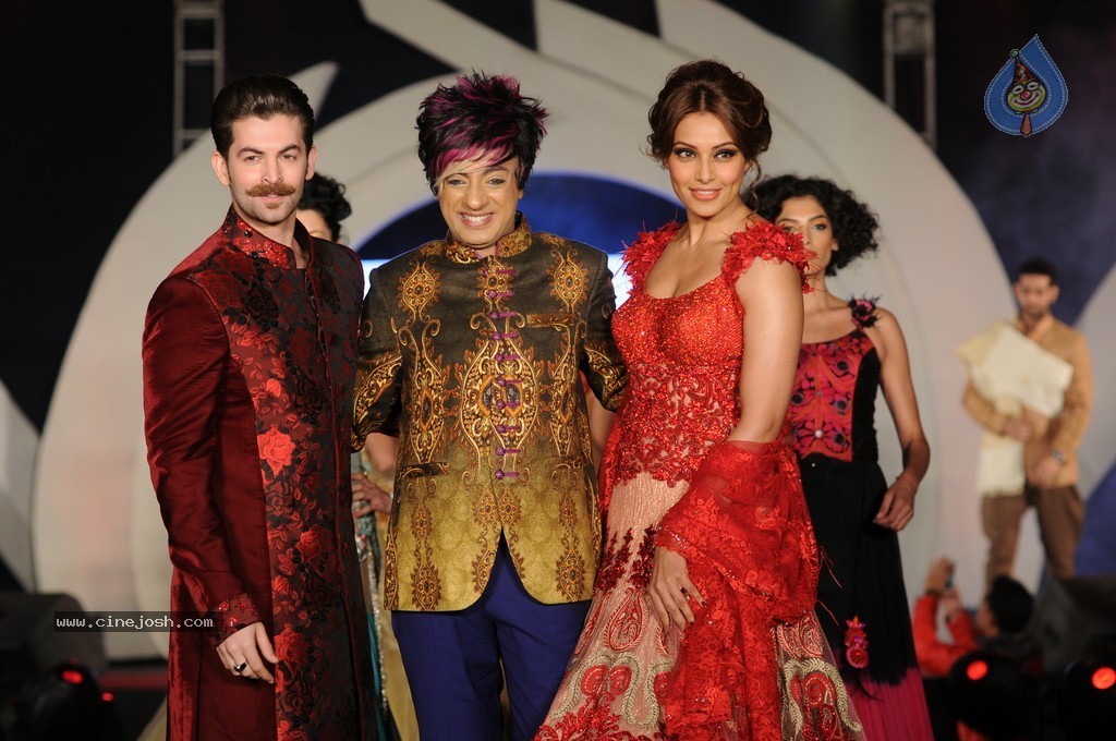 Bipasha Basu at Rohit Verma Fashion Show  - 43 / 43 photos