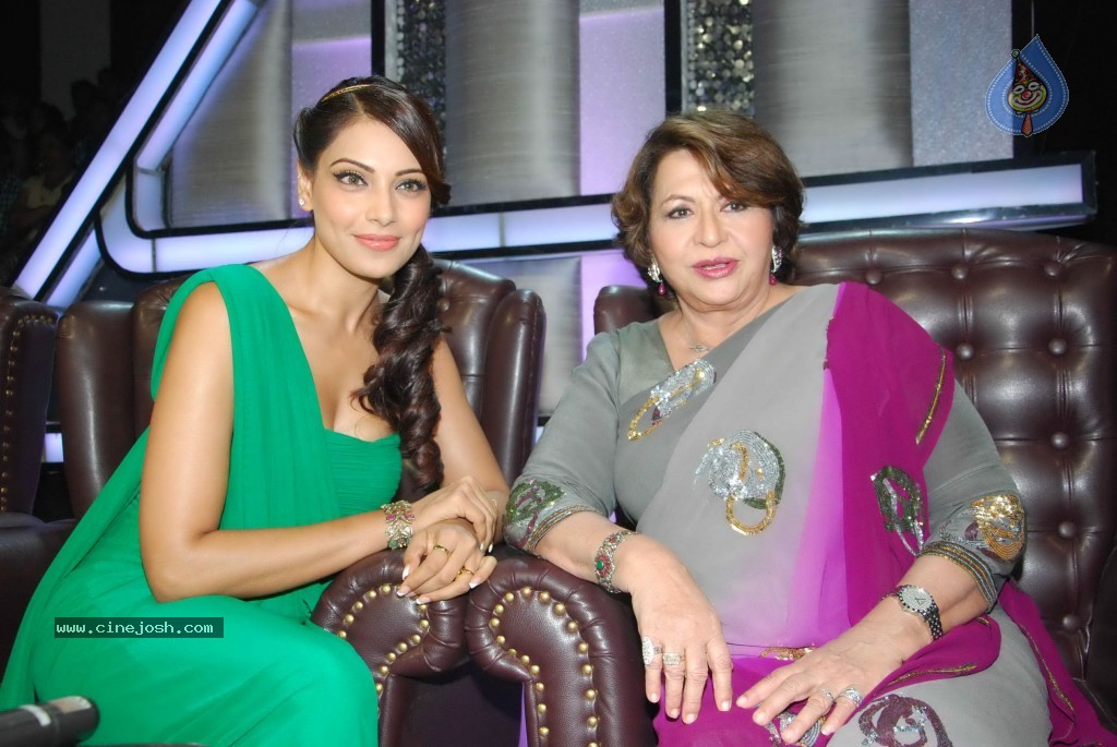 Bipasha Promote Jodi Breakers on Dance India Dance - 16 / 33 photos
