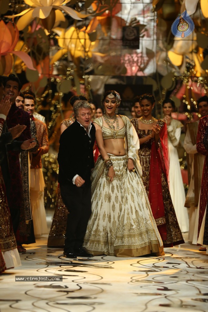 Blenders Pride Bangalore Fashion Week - 12 / 46 photos