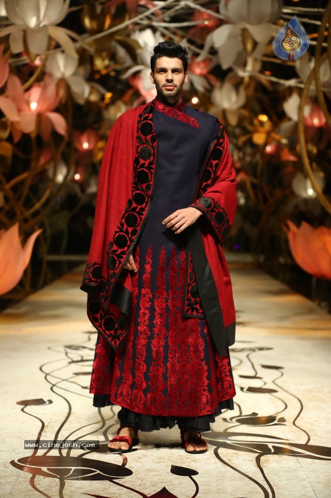 Blenders Pride Bangalore Fashion Week - 20 / 46 photos