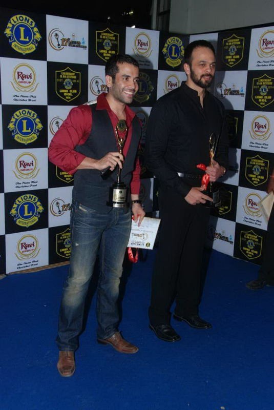 Bolly Celebs at 17th Lions Gold Awards - 26 / 88 photos