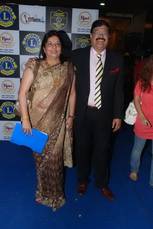 Bolly Celebs at 17th Lions Gold Awards - 55 / 88 photos