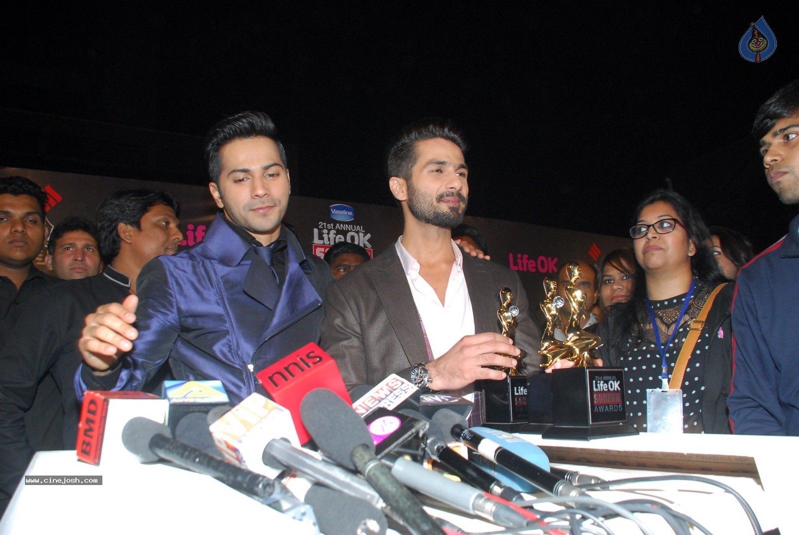 Bolly Celebs at 21st Life OK Screen Awards 01 - 51 / 78 photos