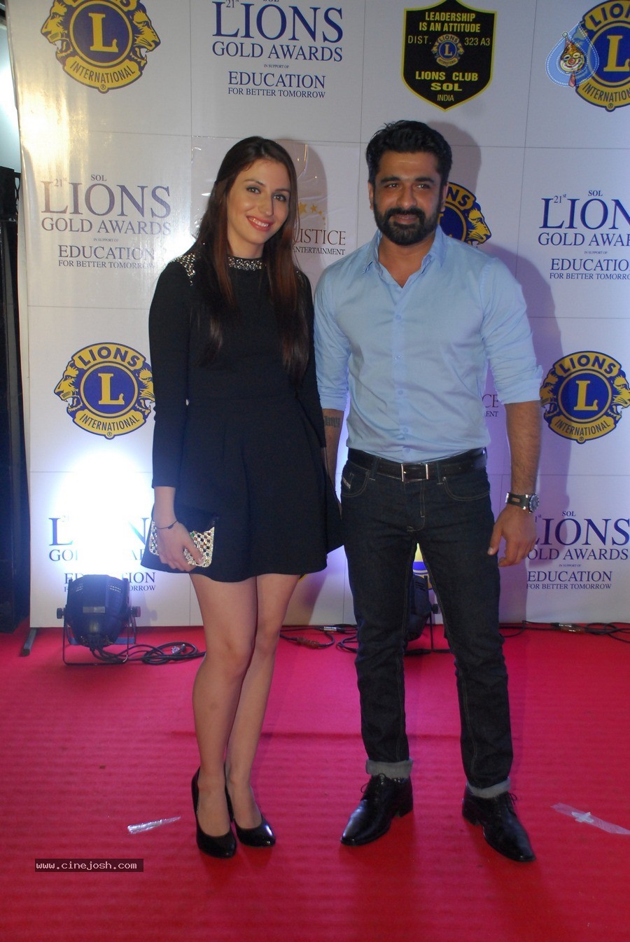 Bolly Celebs at 21st Lions Gold Awards 2015 - 49 / 67 photos