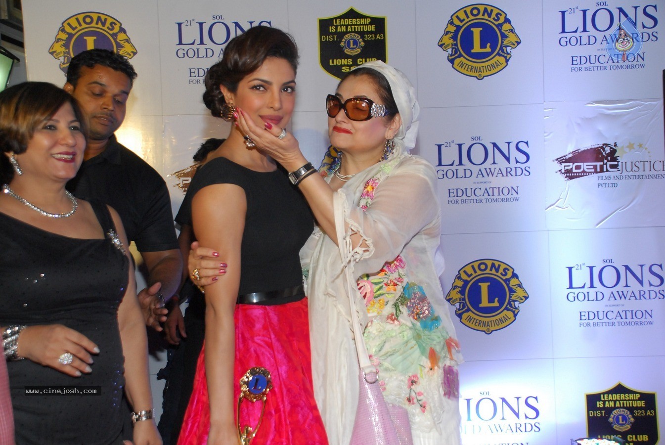 Bolly Celebs at 21st Lions Gold Awards 2015 - 58 / 67 photos