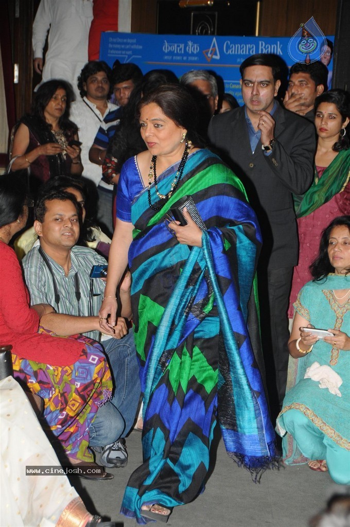 Bolly Celebs at 25th Master Dinanath Mangeshkar Puraskar - 23 / 83 photos