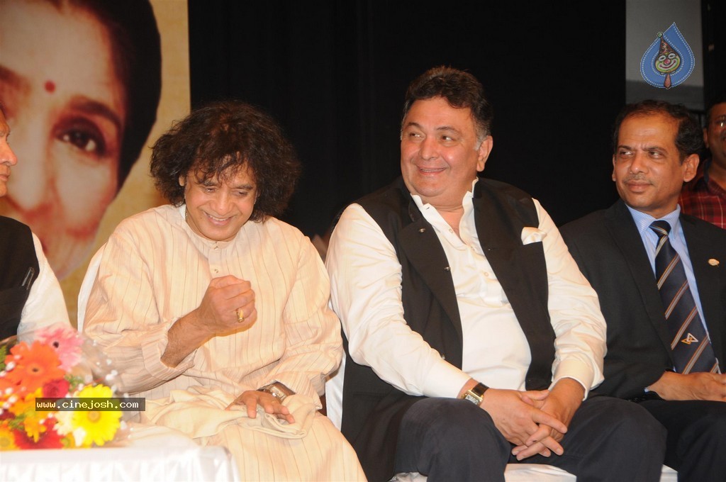 Bolly Celebs at 25th Master Dinanath Mangeshkar Puraskar - 25 / 83 photos