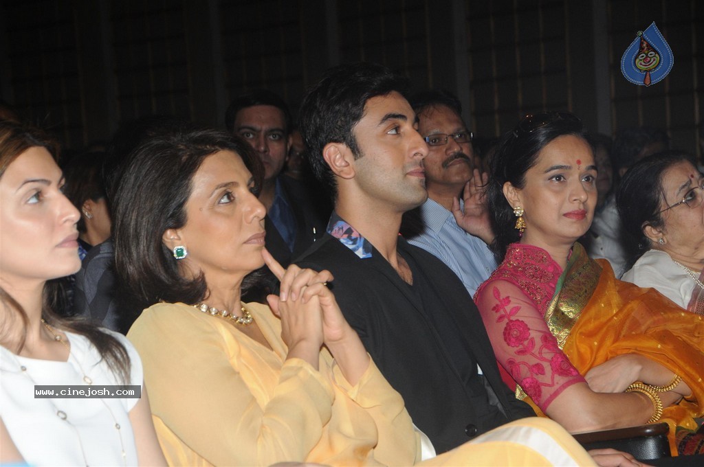 Bolly Celebs at 25th Master Dinanath Mangeshkar Puraskar - 83 / 83 photos