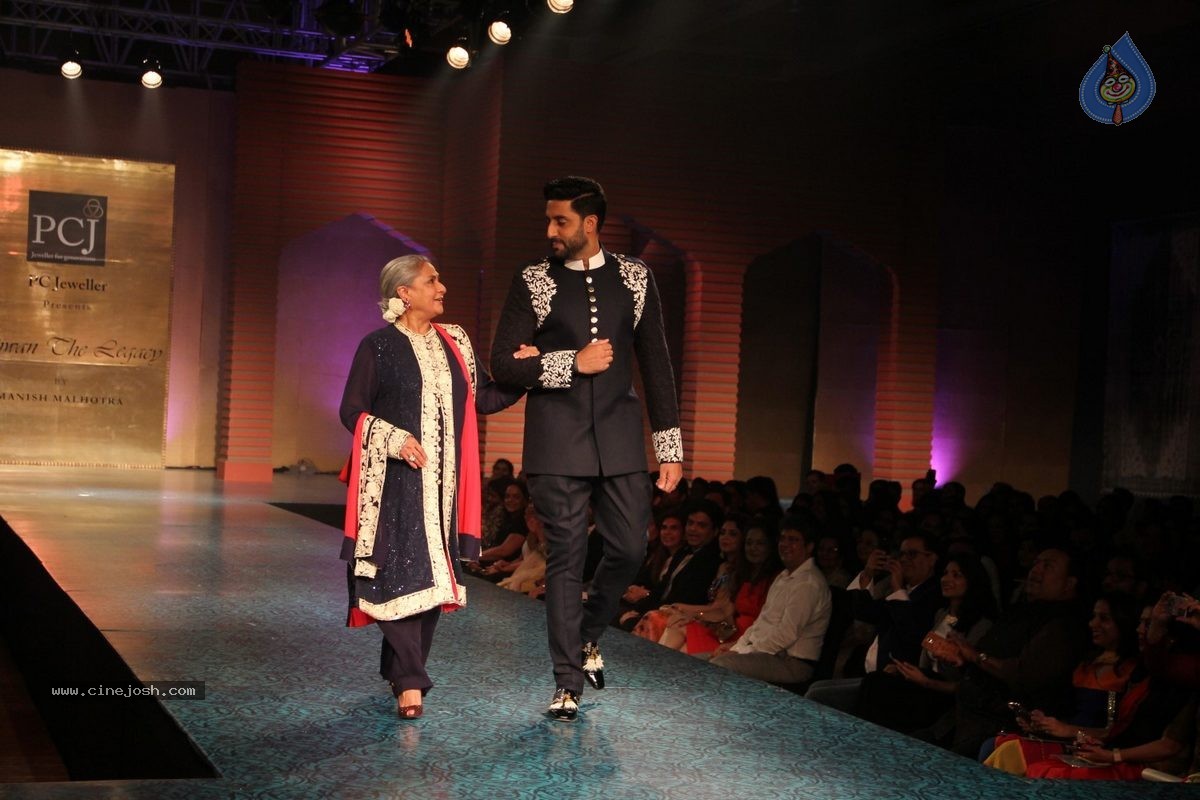 Bolly Celebs at 5th Annual Mijwan Fashion Show - 28 / 104 photos