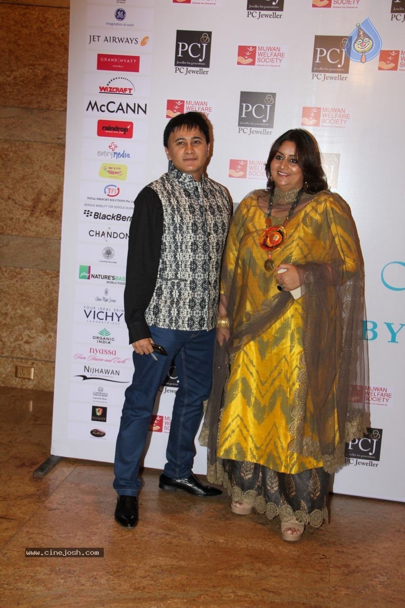 Bolly Celebs at 5th Annual Mijwan Fashion Show - 33 / 104 photos