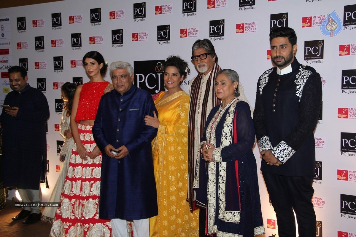 Bolly Celebs at 5th Annual Mijwan Fashion Show - 41 / 104 photos