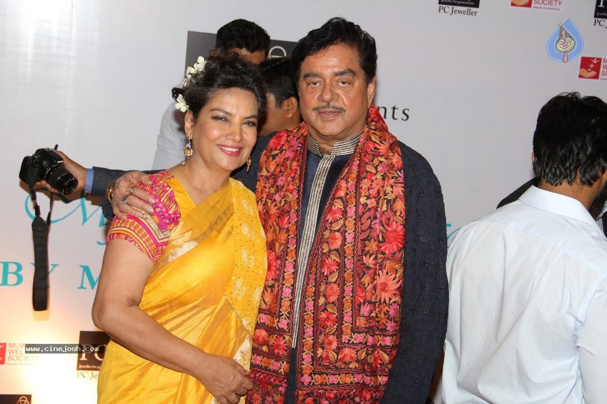 Bolly Celebs at 5th Annual Mijwan Fashion Show - 75 / 104 photos