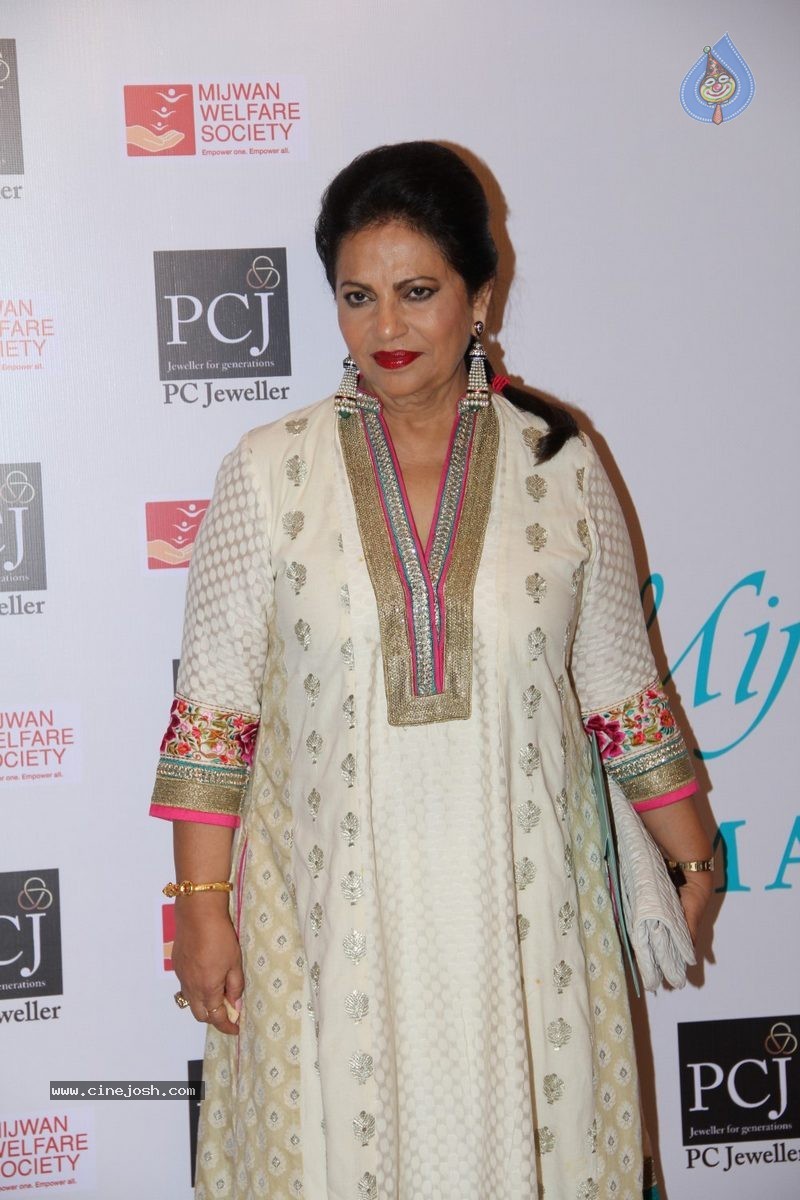 Bolly Celebs at 5th Annual Mijwan Fashion Show - 83 / 104 photos