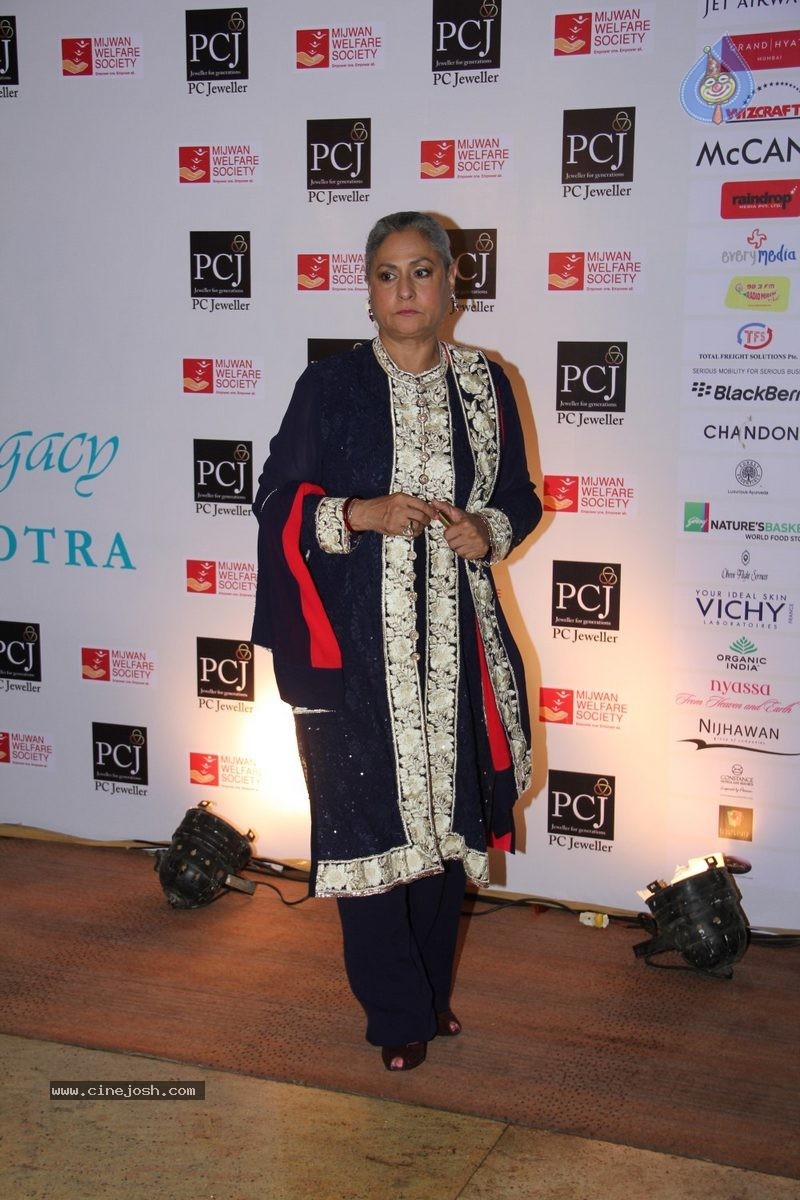 Bolly Celebs at 5th Annual Mijwan Fashion Show - 92 / 104 photos