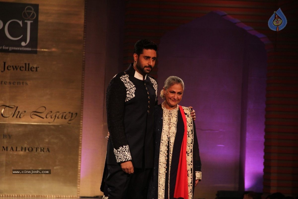 Bolly Celebs at 5th Annual Mijwan Fashion Show - 94 / 104 photos