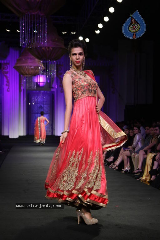 Bolly Celebs at Aamby Valley India Bridal Fashion Week - 22 / 54 photos