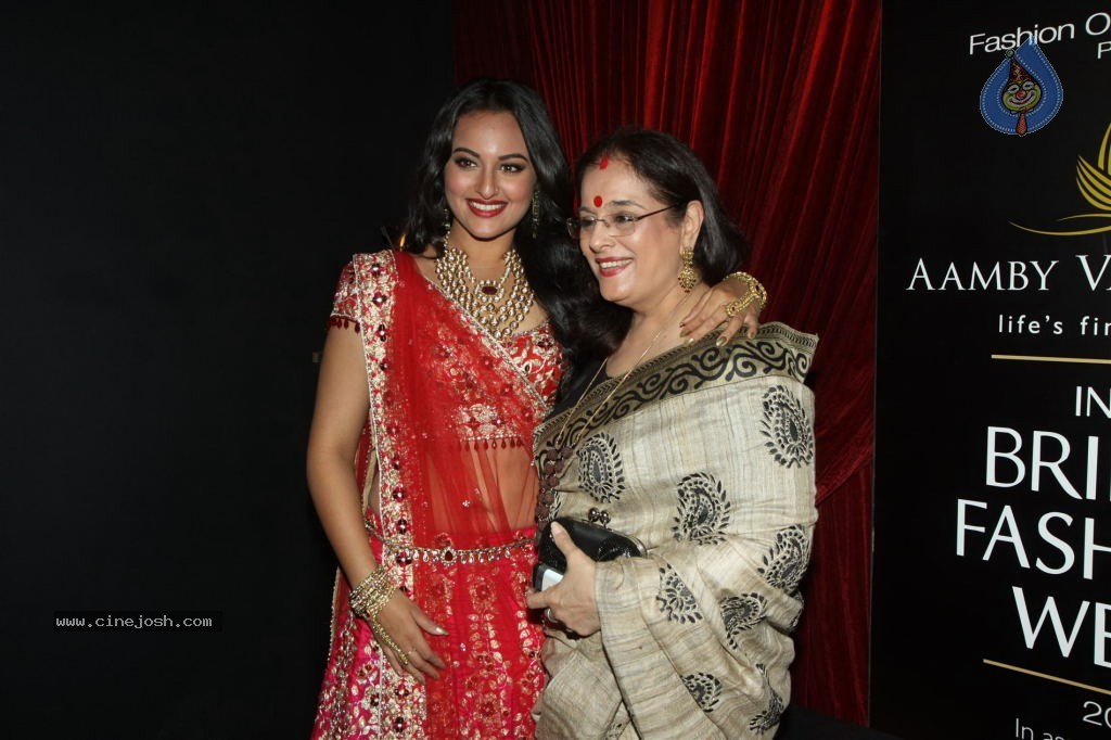 Bolly Celebs at Aamby Valley India Bridal Fashion Week - 25 / 54 photos