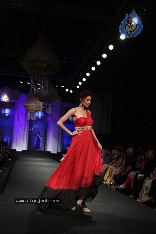 Bolly Celebs at Aamby Valley India Bridal Fashion Week - 27 / 54 photos