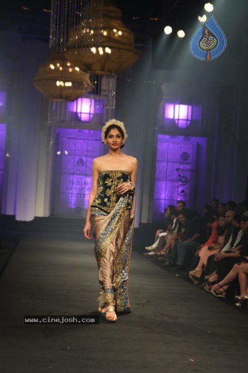 Bolly Celebs at Aamby Valley India Bridal Fashion Week - 33 / 54 photos