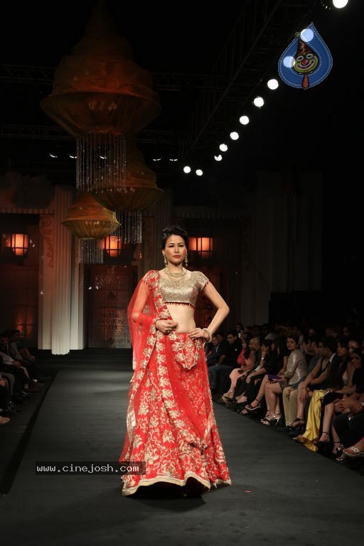 Bolly Celebs at Aamby Valley India Bridal Fashion Week - 36 / 54 photos