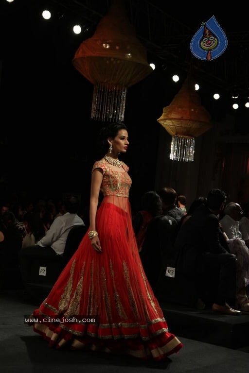 Bolly Celebs at Aamby Valley India Bridal Fashion Week - 41 / 54 photos