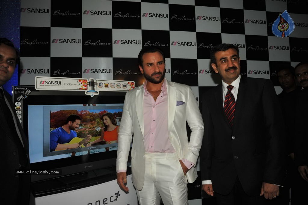 Bolly Celebs at Aamby Valley India Bridal Fashion Week - 42 / 54 photos