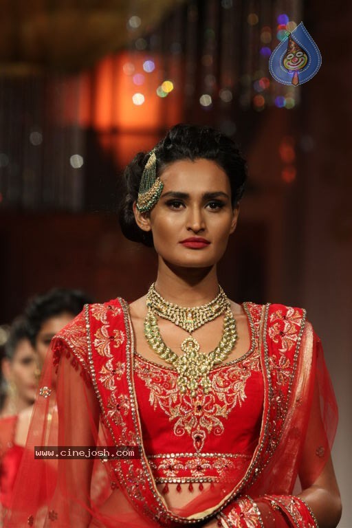 Bolly Celebs at Aamby Valley India Bridal Fashion Week - 46 / 54 photos