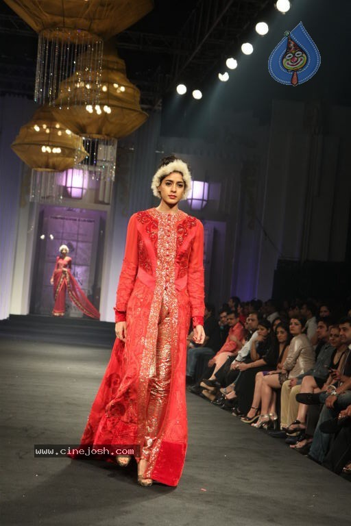 Bolly Celebs at Aamby Valley India Bridal Fashion Week - 51 / 54 photos