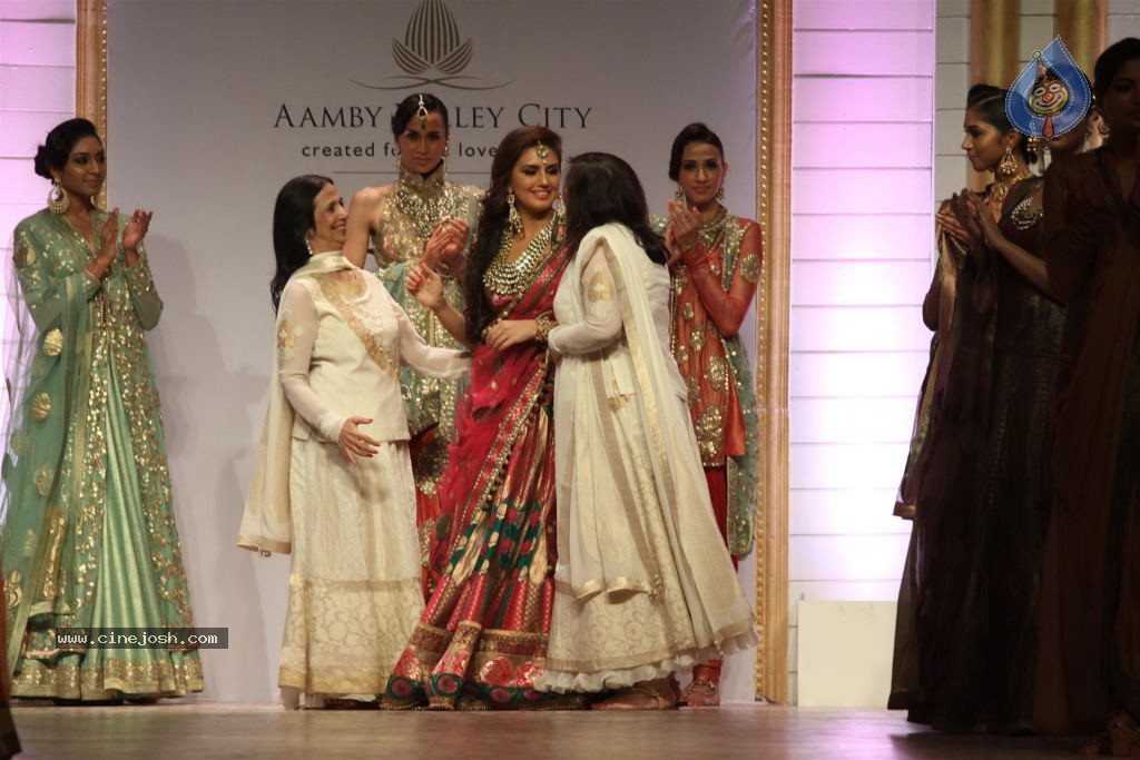 Bolly Celebs at Aamby Valley India Bridal Week 2013 - 78 / 84 photos