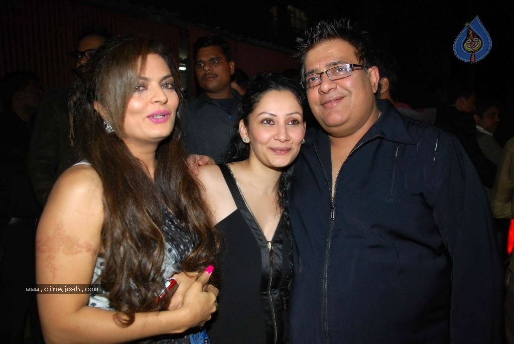 Bolly Celebs at Agneepath Movie Success Party - 119 / 150 photos