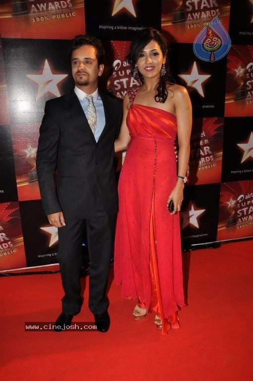 Bolly Celebs at Airtel SuperStar Awards - 45 / 65 photos