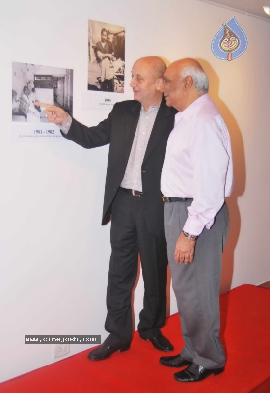 Bolly Celebs at Anupam Kher Art Exhibition Launch - 5 / 65 photos