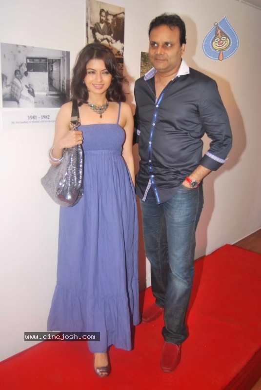 Bolly Celebs at Anupam Kher Art Exhibition Launch - 9 / 65 photos