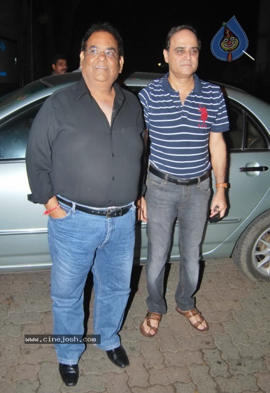 Bolly Celebs at Anupam Kher Art Exhibition Launch - 10 / 65 photos