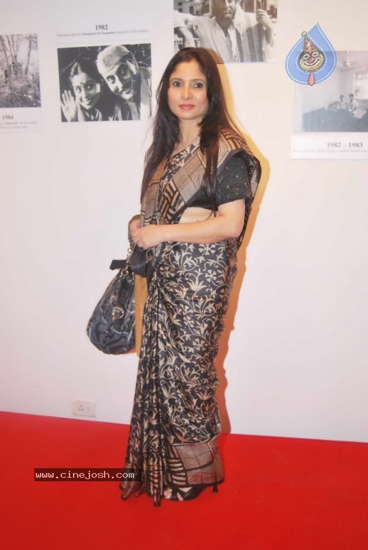Bolly Celebs at Anupam Kher Art Exhibition Launch - 11 / 65 photos