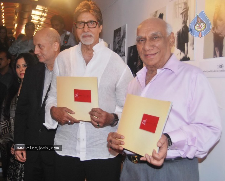 Bolly Celebs at Anupam Kher Art Exhibition Launch - 12 / 65 photos