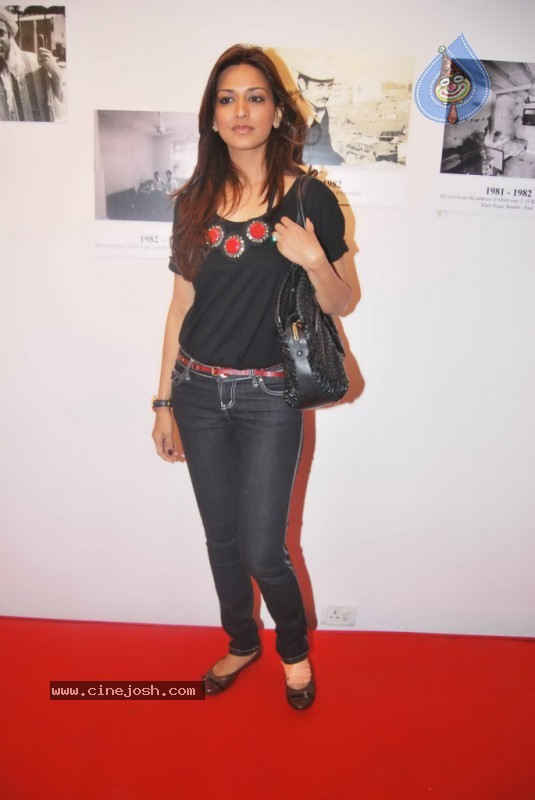 Bolly Celebs at Anupam Kher Art Exhibition Launch - 13 / 65 photos