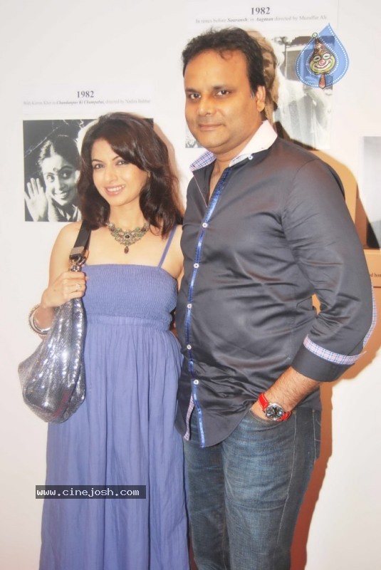 Bolly Celebs at Anupam Kher Art Exhibition Launch - 23 / 65 photos