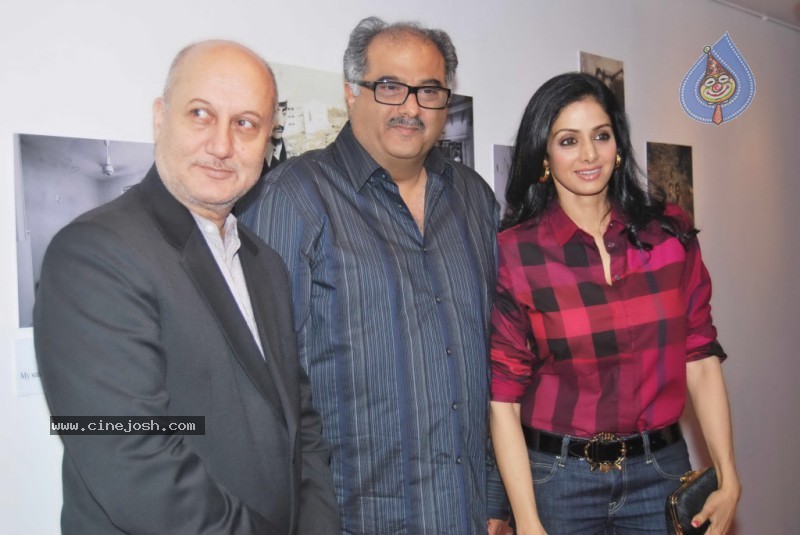 Bolly Celebs at Anupam Kher Art Exhibition Launch - 25 / 65 photos