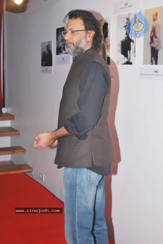 Bolly Celebs at Anupam Kher Art Exhibition Launch - 26 / 65 photos