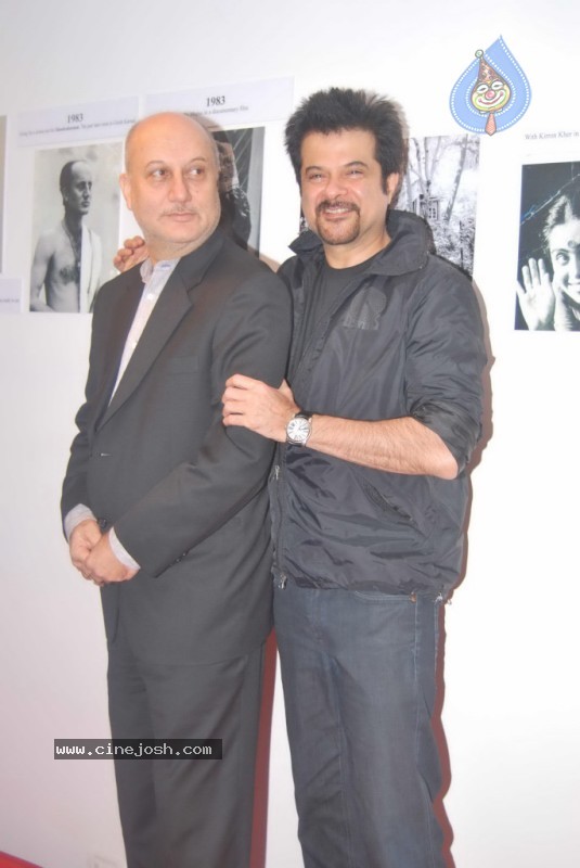 Bolly Celebs at Anupam Kher Art Exhibition Launch - 29 / 65 photos