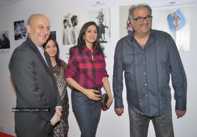 Bolly Celebs at Anupam Kher Art Exhibition Launch - 30 / 65 photos