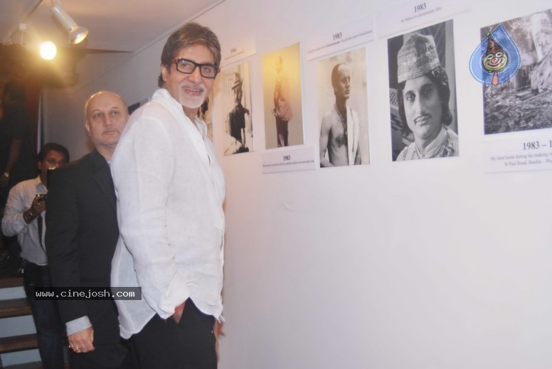 Bolly Celebs at Anupam Kher Art Exhibition Launch - 43 / 65 photos