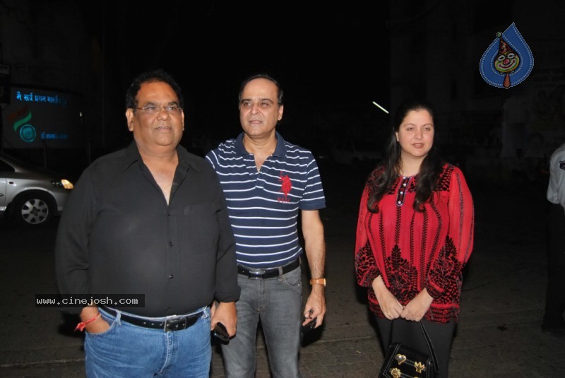 Bolly Celebs at Anupam Kher Art Exhibition Launch - 45 / 65 photos