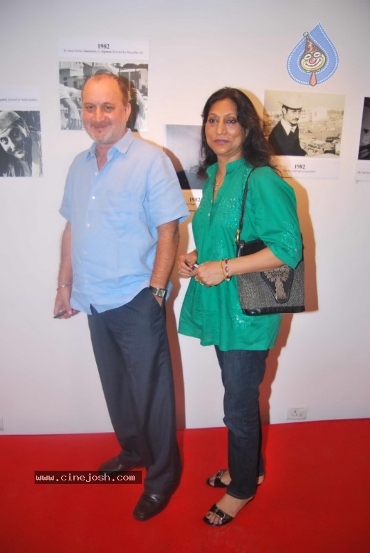 Bolly Celebs at Anupam Kher Art Exhibition Launch - 47 / 65 photos