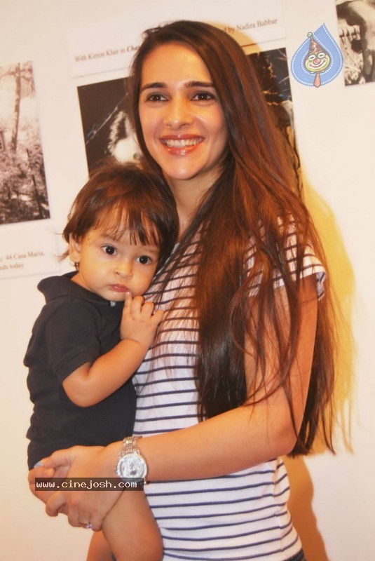 Bolly Celebs at Anupam Kher Art Exhibition Launch - 53 / 65 photos